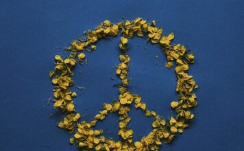 Jak powiesić flagi na budynku?