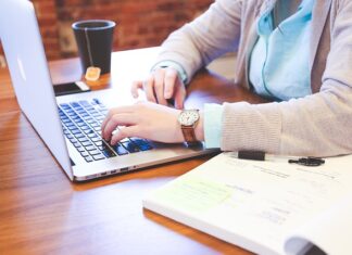 Jakie urządzenia wykorzystujemy aby mieć połączenie z internetem?