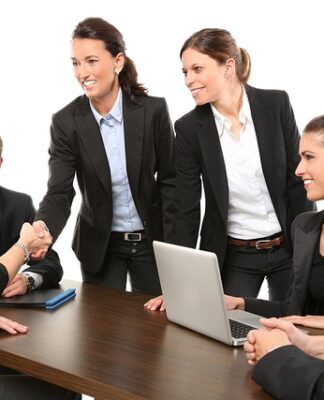 Czy można nosić garnitur bez paska?